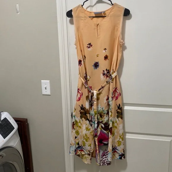 Simply Vera by Vera Wang Floral Dress SZ Medium - Picture 1 of 4